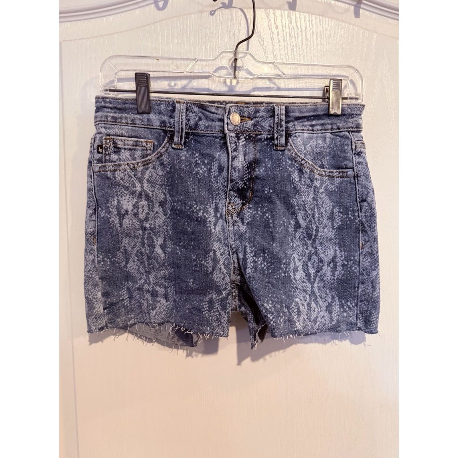 Denime Judy Blue Cut-Off Denim Shorts Women Sz S Mid-Rise Blue Snake Print Stretchy Short Jeans Size 28" / US 6 / IT 42 - 2 Thumbnail