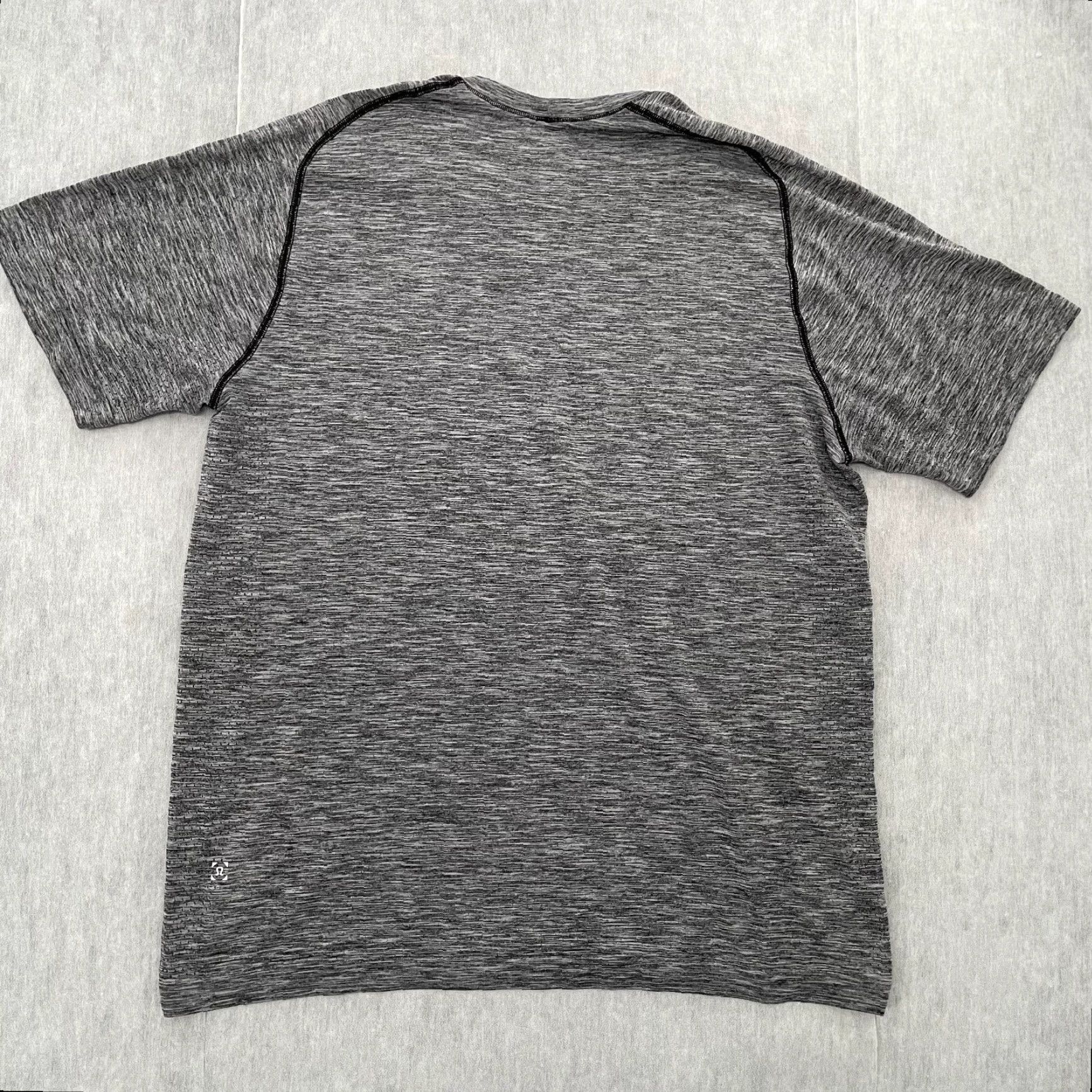 Lululemon Lululemon Metal Vent Tech Short Sleeve Shirt Men XL Gray Active Top Breathable Moisture-Wicking Logo Size US XL / EU 56 / 4 - 2 Thumbnail