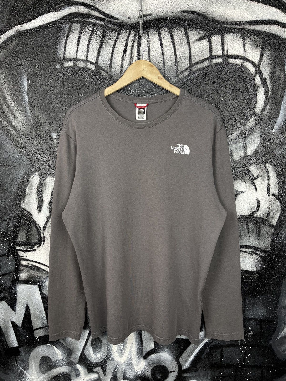 The North Face The North Face Back Box Logo Outdoor Grey Cotton Long Sleeve T-Shirt Size L Size US L / EU 52-54 / 3 - 4 Thumbnail