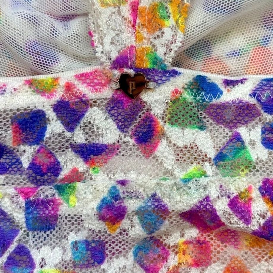Victoria's Secret VINTAGE VS PINK Bralette Lace Racerback Sheer Neon Y2K Festival Lingerie Size M Womens Bralette Wireless Lace Semi-Sheer Geometric Pattern White Size ONE SIZE - 3 Thumbnail