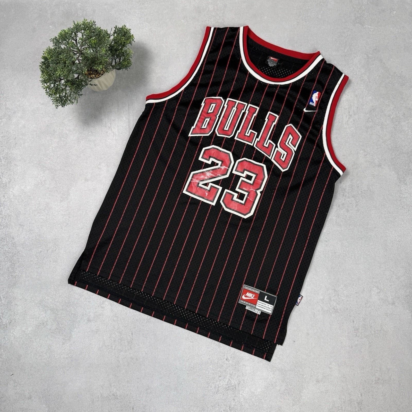 Nike Vintage Nike Chicago Bulls Jersey Air Jordan Men Size L Size US L / EU 52-54 / 3 - 1 Thumbnail