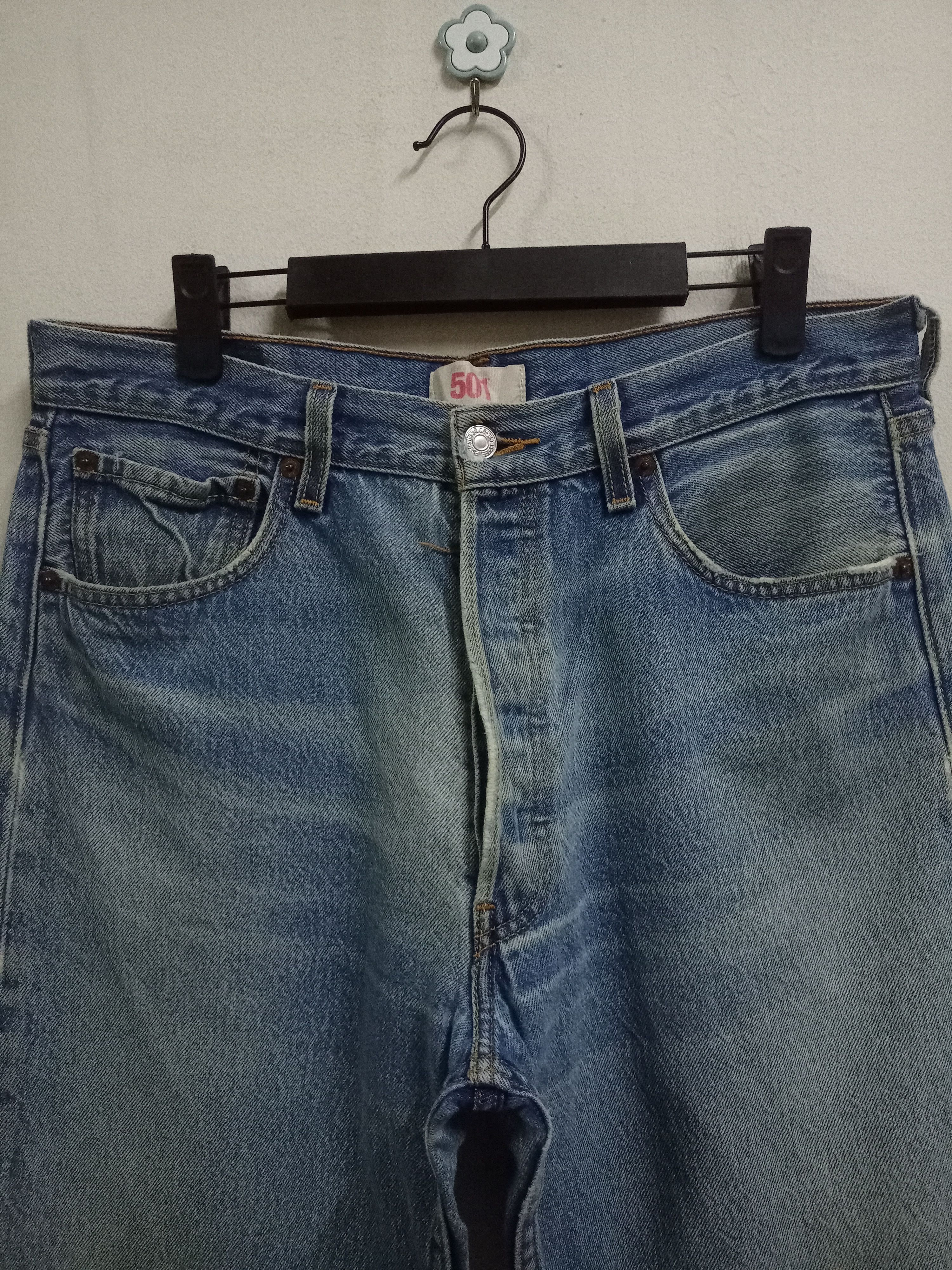 Levi's Vintage 90s Levis 501 Blue Wash Ripped Style Baggy Jeans Size US 32 / EU 48 - 4 Thumbnail