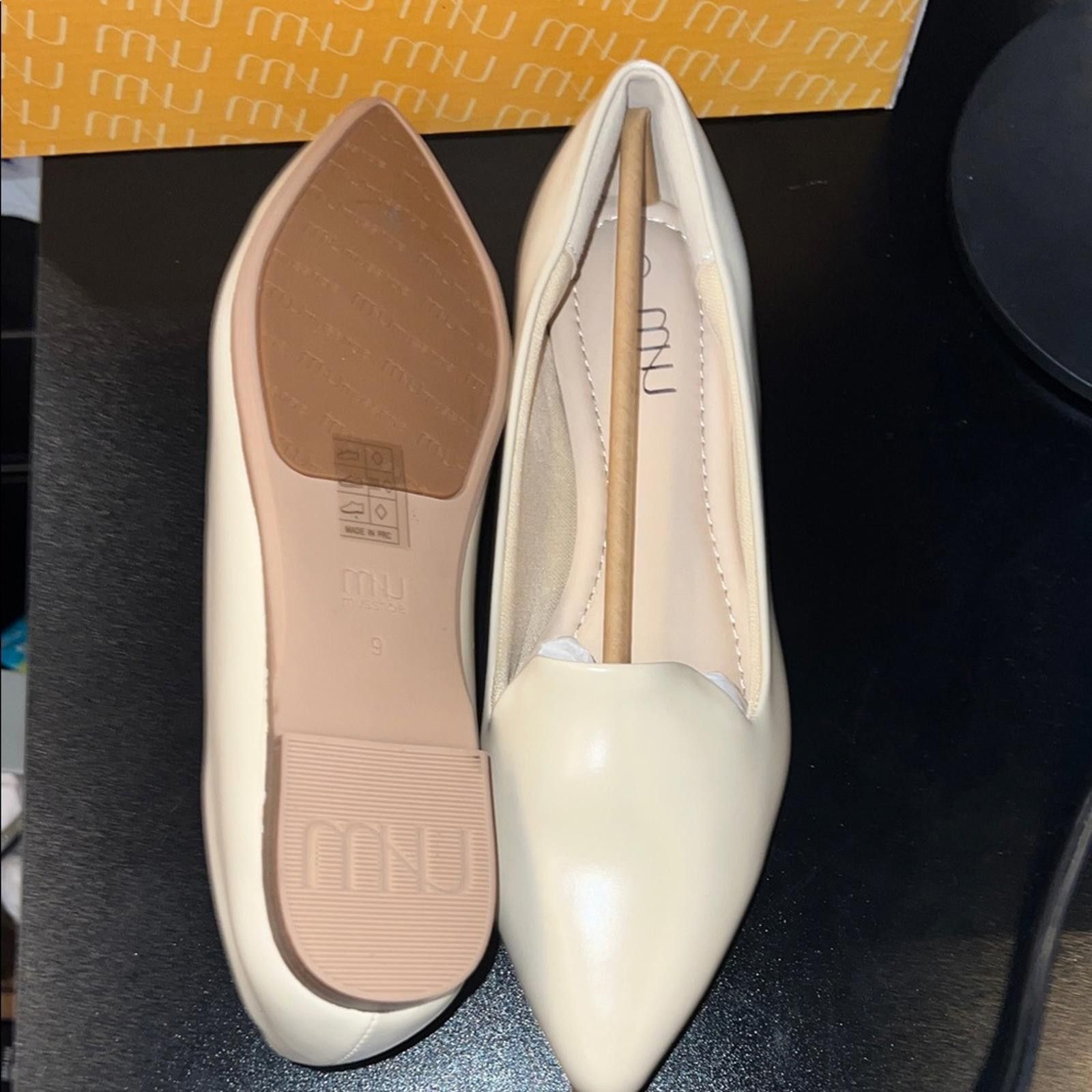 Other Elegant Cream Flats by Miu Miu Size US 9 / IT 39 - 5 Thumbnail