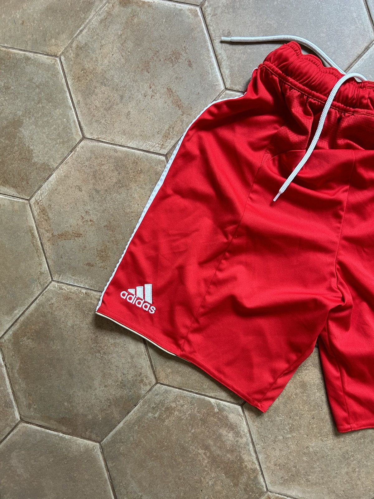 Vintage VINTAGE LIVERPOOL FC SHORTS Size US 32 / EU 48 - 5 Thumbnail