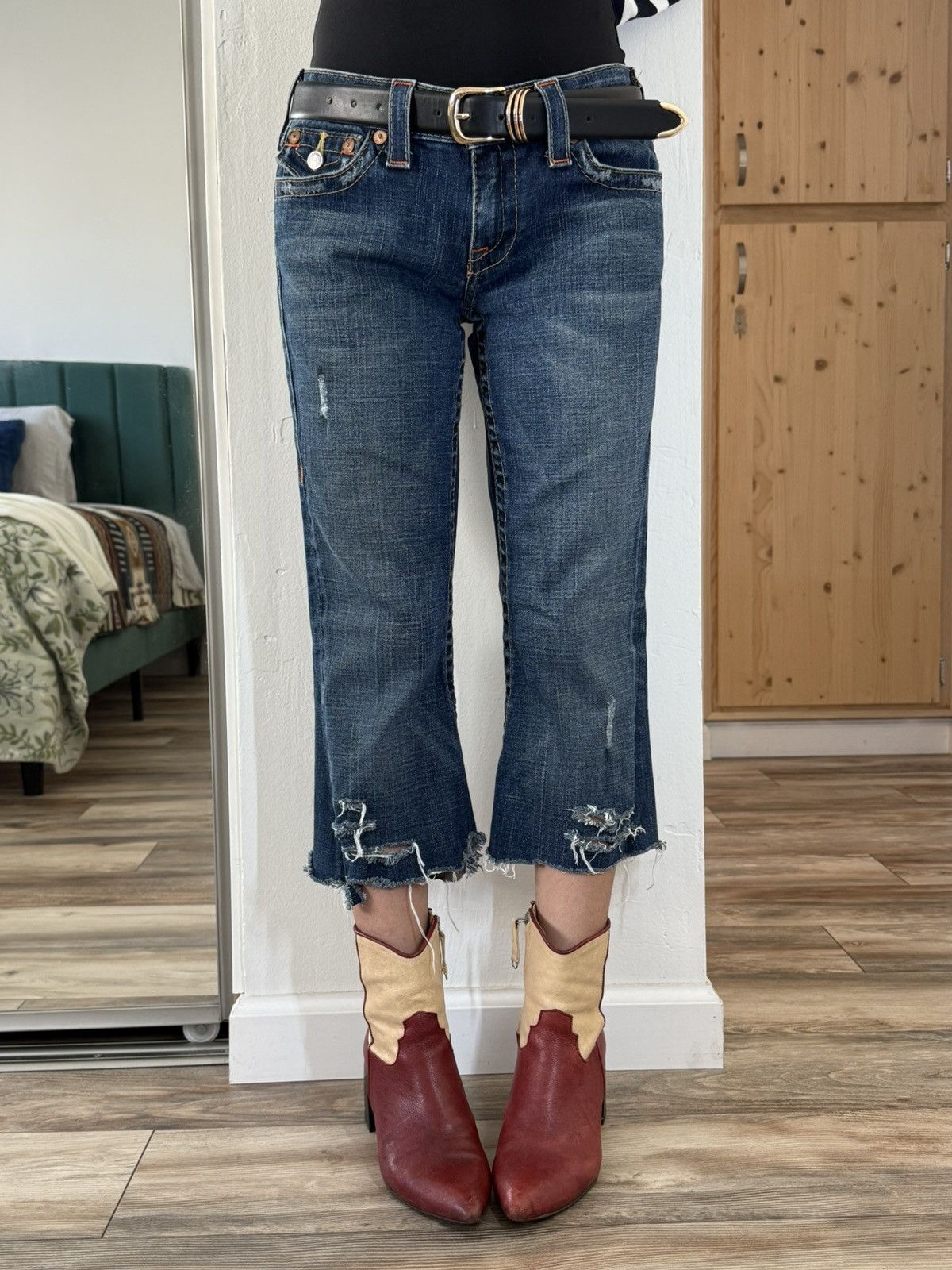 True Religion True Religion Women’s shin cut jeans Size 29” Size 29" - 1 Thumbnail