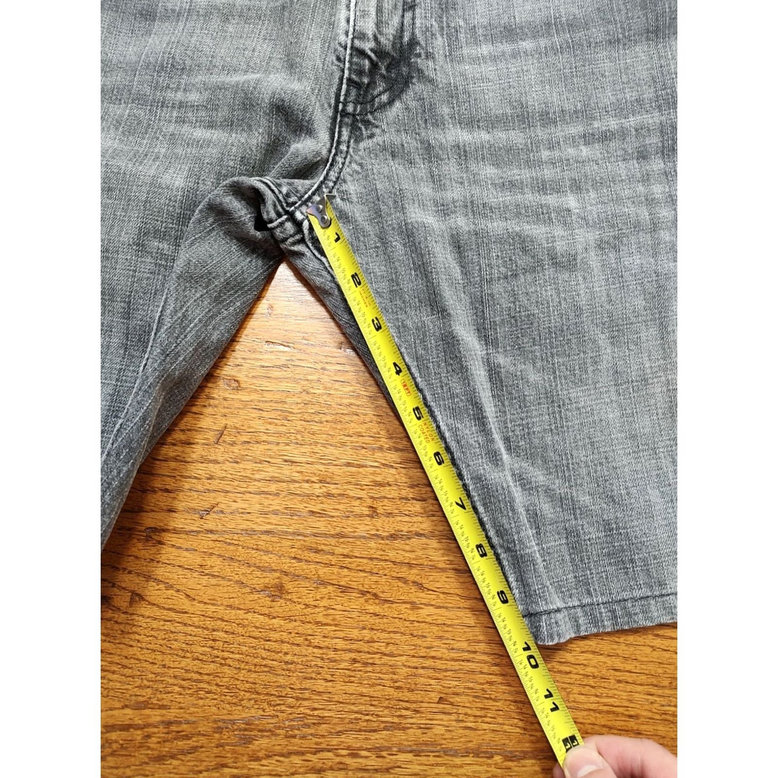 Levi's VINTAGE Levis 505 Denim Shorts Mens 34 Black 90s USA American Biker 5-Pocket Inseam 10 in Jeans Shirt? Size US 34 / EU 50 - 4 Thumbnail