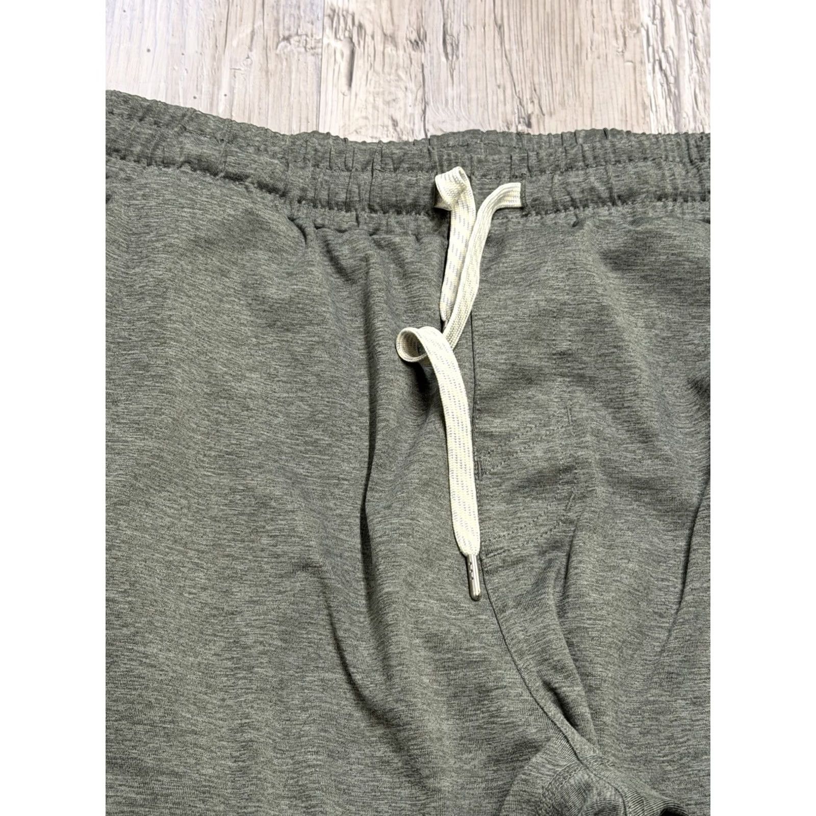 Vuori Vuori Sunday Performance Jogger Mens Medium Heather Gray Drawstring Pockets Knit Solid Athleisure Jogger Mens Size M Gray Size US 31 - 7 Thumbnail