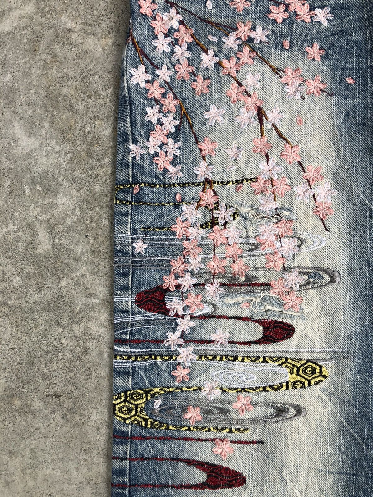 Japanese Brand Japanese Geisha Embroidered Jeans Distressed Jeans Size US 31 - 8 Thumbnail