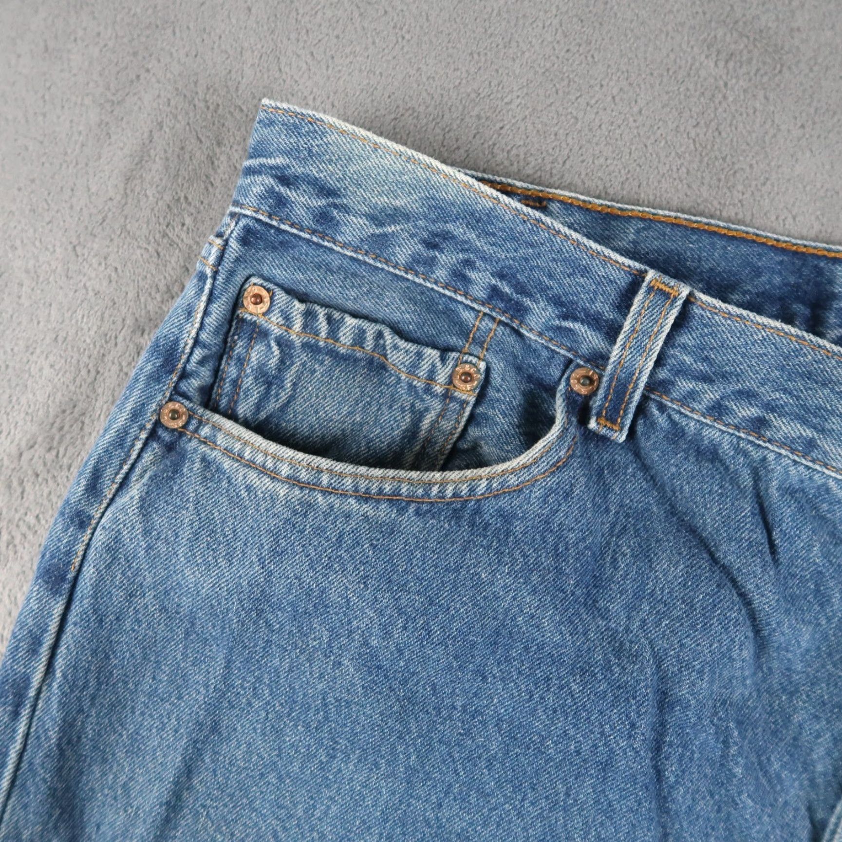 Levi's VINTAGE Levi's 501 Jeans Mens Blue 90s Denim Straight 5-Pocket USA Made Belt Loops 40x34 (38x33) Regular Fit Size US 40 / EU 56 - 6 Thumbnail