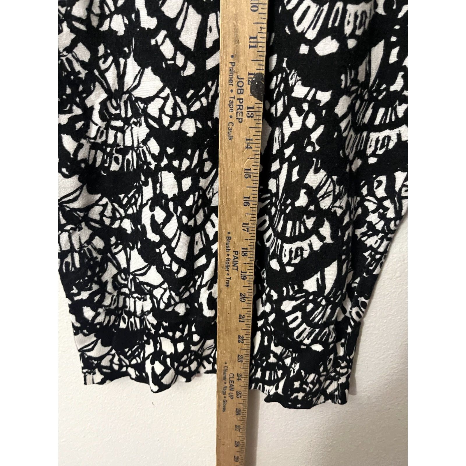 DKNY DKNYC Top Women's 3/4 Sleeve Lightweight Sweater size Small Black White Print Size S / US 4 / IT 40 - 4 Thumbnail