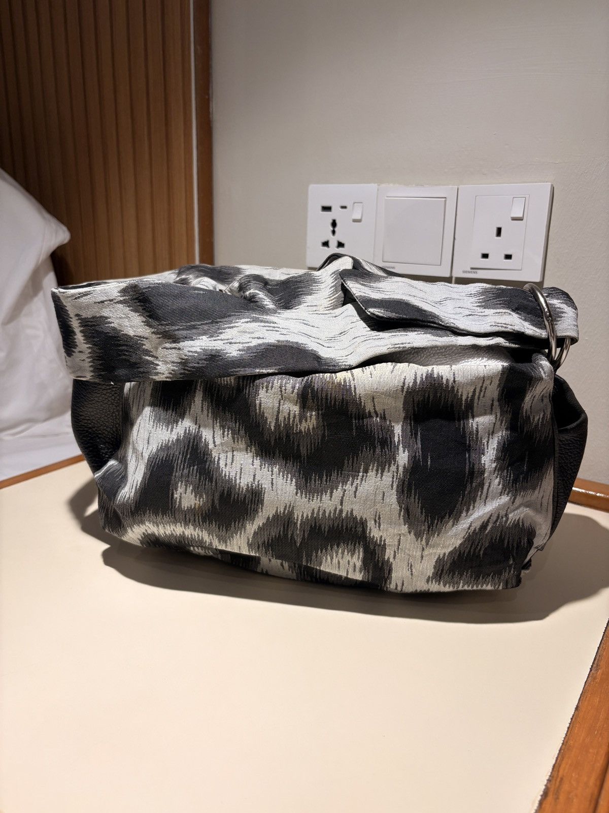 Vivienne Westwood Vivienne Westwood Snow Leopard Pattern Sling Bag Size ONE SIZE - 7 Thumbnail