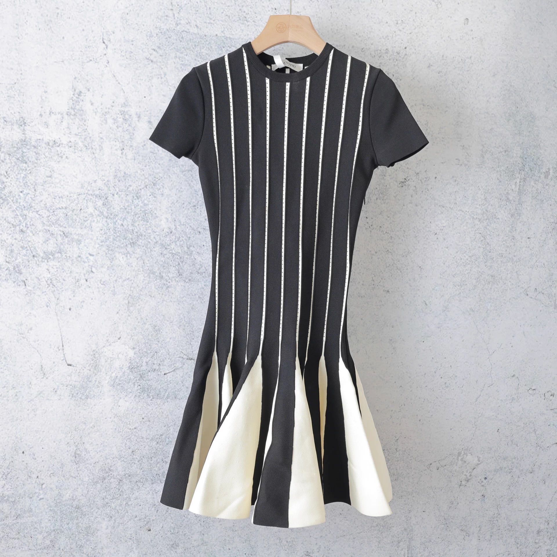 Valentino Valentino Women's XS Dress Size XS / US 0-2 / IT 36-38 - 1 Thumbnail
