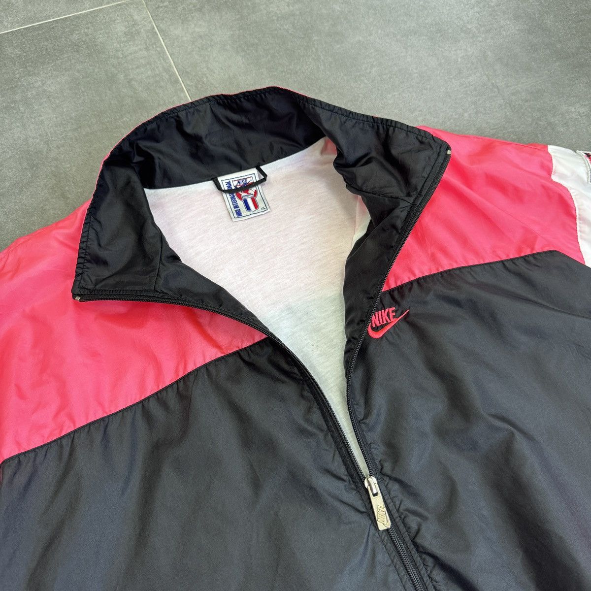 Nike Vintage Nike International Nylon Men Track Jacket Size XL Size US XL / EU 56 / 4 - 7 Thumbnail