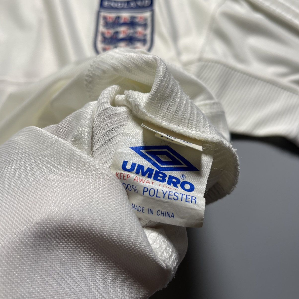 Umbro × Vintage ENGLAND UMBRO 2000 EURO FOOTBALL HOME JERSEY Size US M / EU 48-50 / 2 - 12 Thumbnail