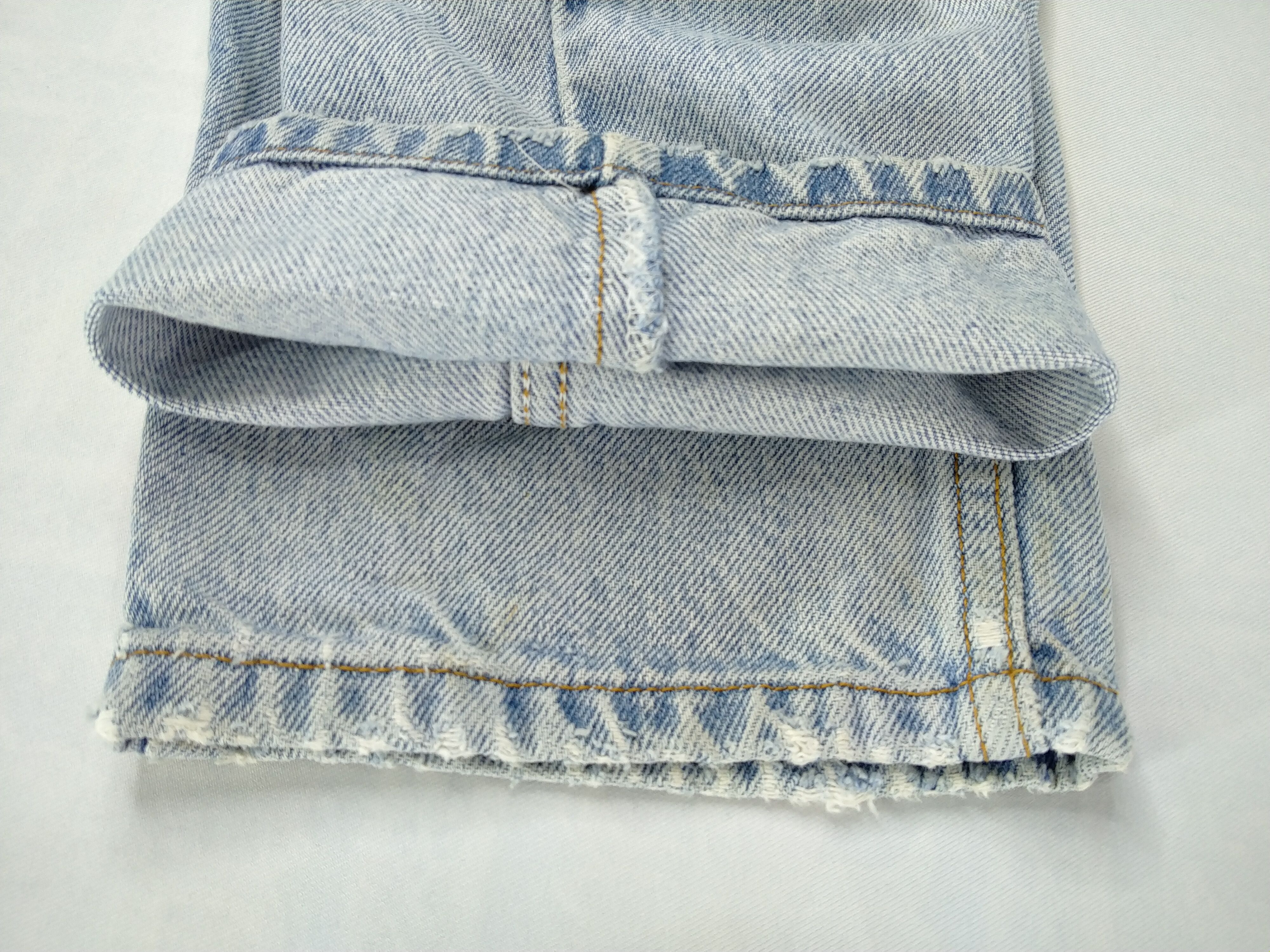 Levi's Light Wash Vintage Levi's 550 Relaxed Fit Denim 33x31 -JN487 Size US 33 - 16 Thumbnail