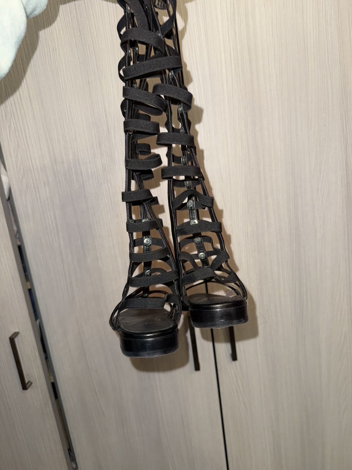 Stuart Weitzman Stuart Weitzman Black leather gladiator sandals Size US 7 / IT 37 - 4 Thumbnail