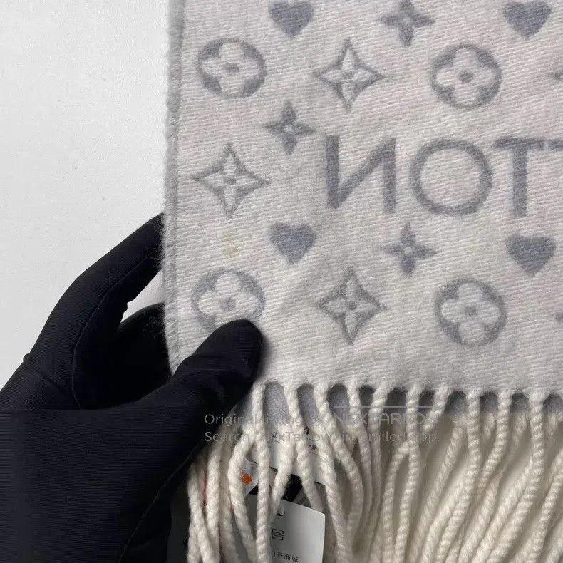 Louis Vuitton Louis Vuitton Grey cashmere full print love presbyopia tas Size ONE SIZE - 2 Thumbnail