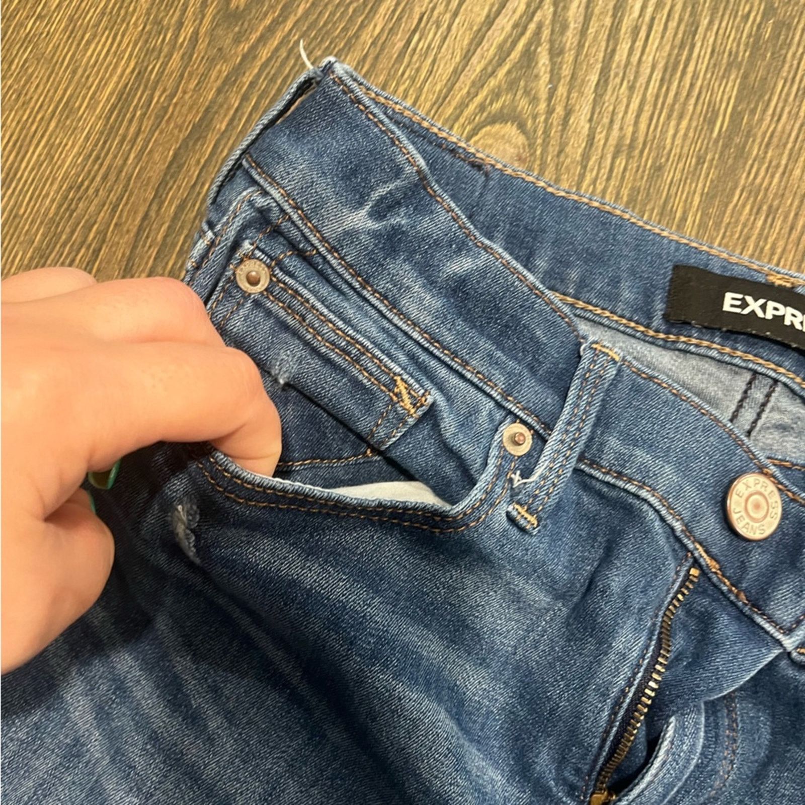 Express Express Super Skinny Jeans Mid Rise Whisker Distressed 2L Size 26" / US 2 / IT 38 - 4 Thumbnail