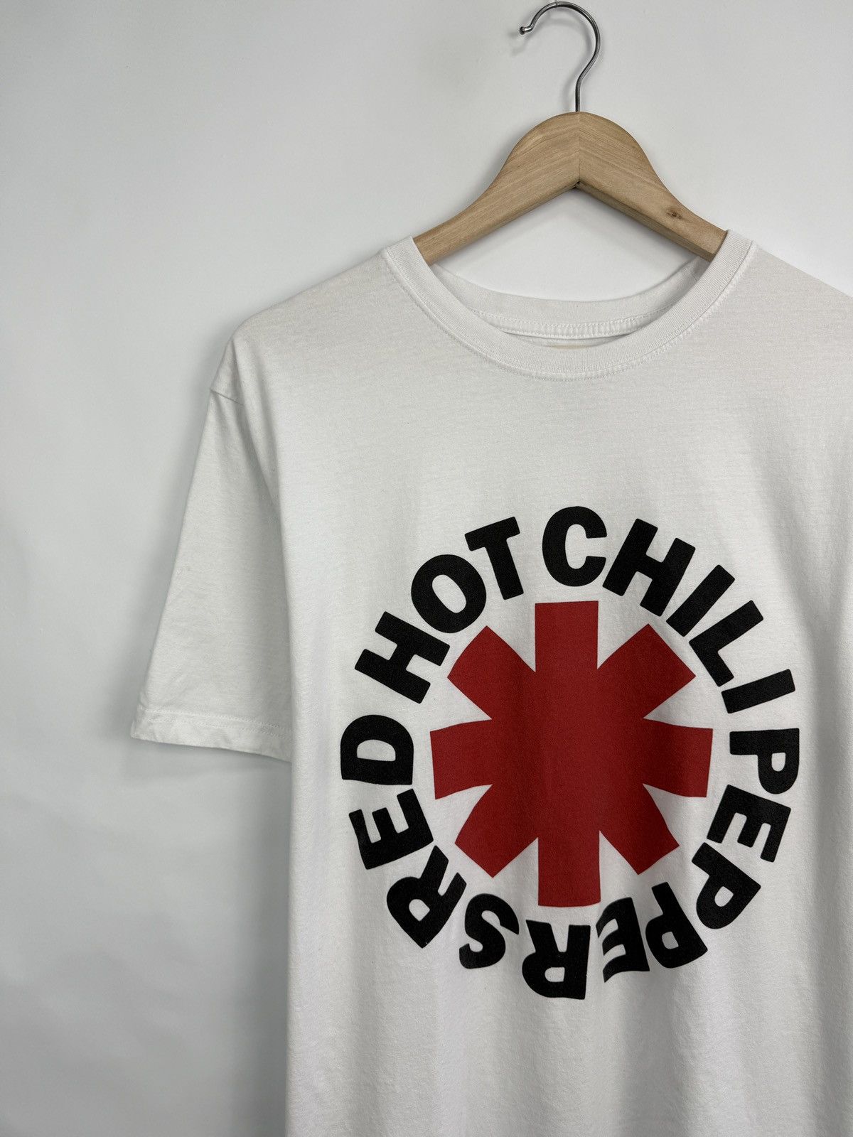 Band Tees 🇺🇸 Vintage Y2K Red Hot Chili Peppers T-Shirt 2022 Rare Size US XL / EU 56 / 4 - 2 Thumbnail