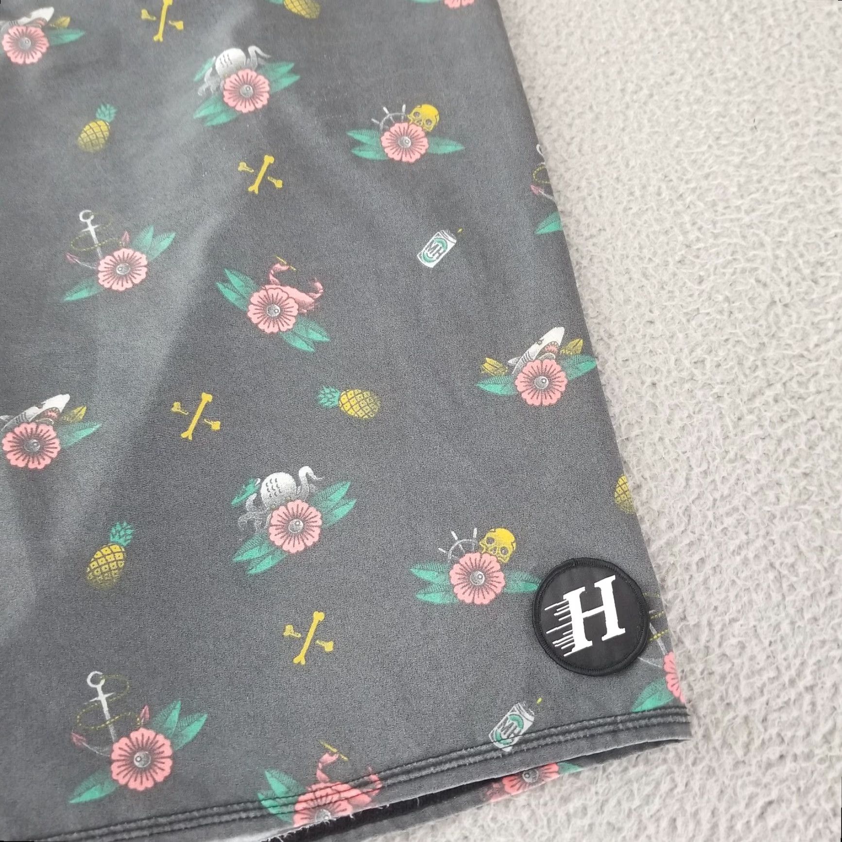 Vintage The Mad Hueys Board Shorts Mens 38 Swim Trunks AOP Black 100% Polyester Quick Dry Pockets Drawstring Surfing Mens Size US 38 / EU 54 - 2 Thumbnail
