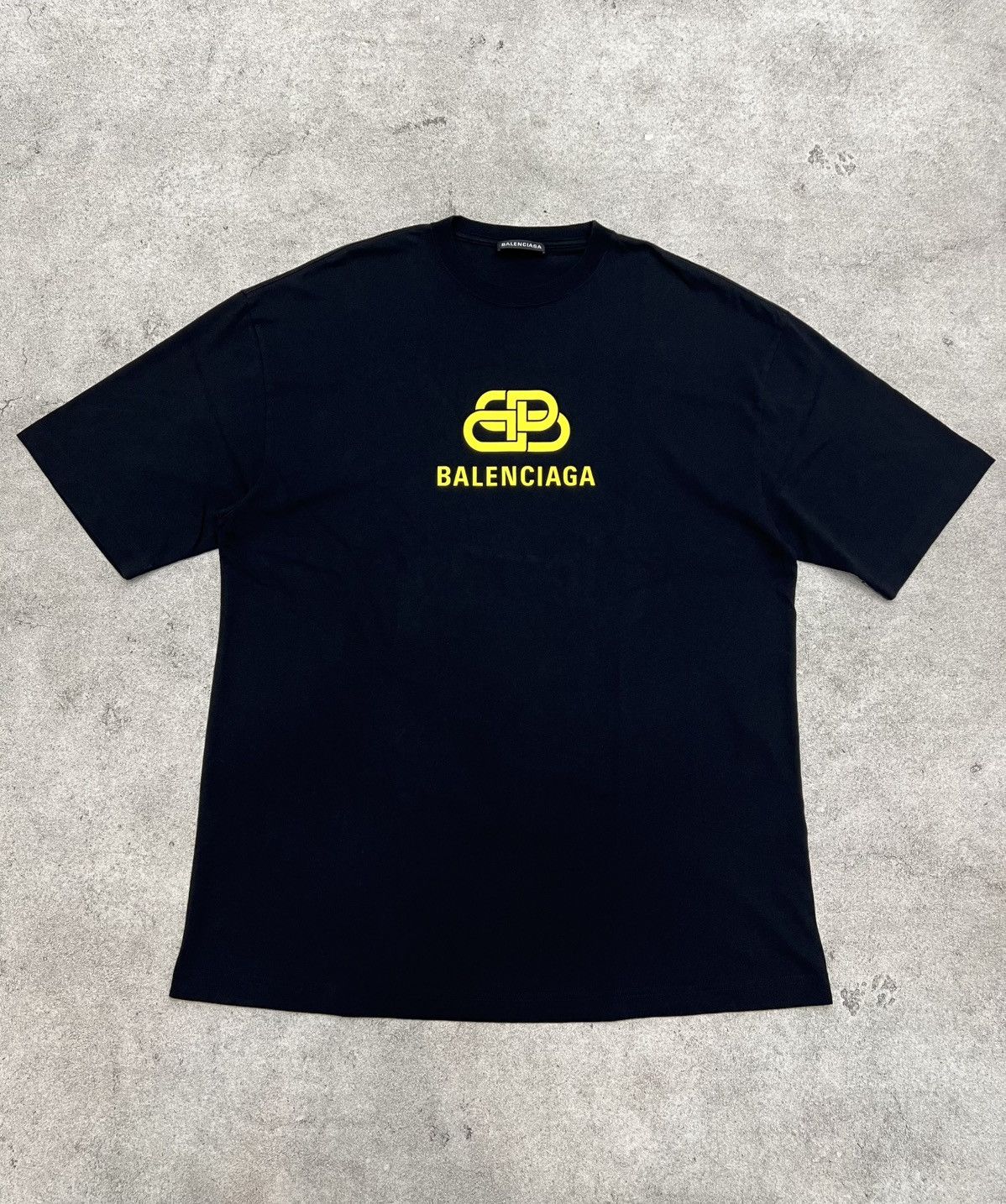 Balenciaga 💥Oversized Balenciaga BB Interlock Yellow Logo T-shirt Size US XS / EU 42 / 0 - 1 Thumbnail