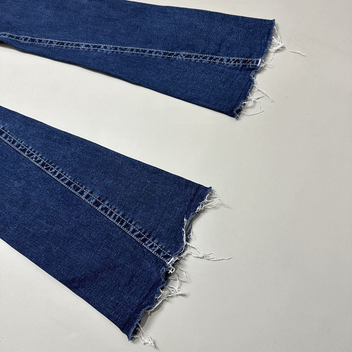 True Religion True Religion Joey mid rise flare y2k denim Size 28" / US 6 / IT 42 - 5 Thumbnail