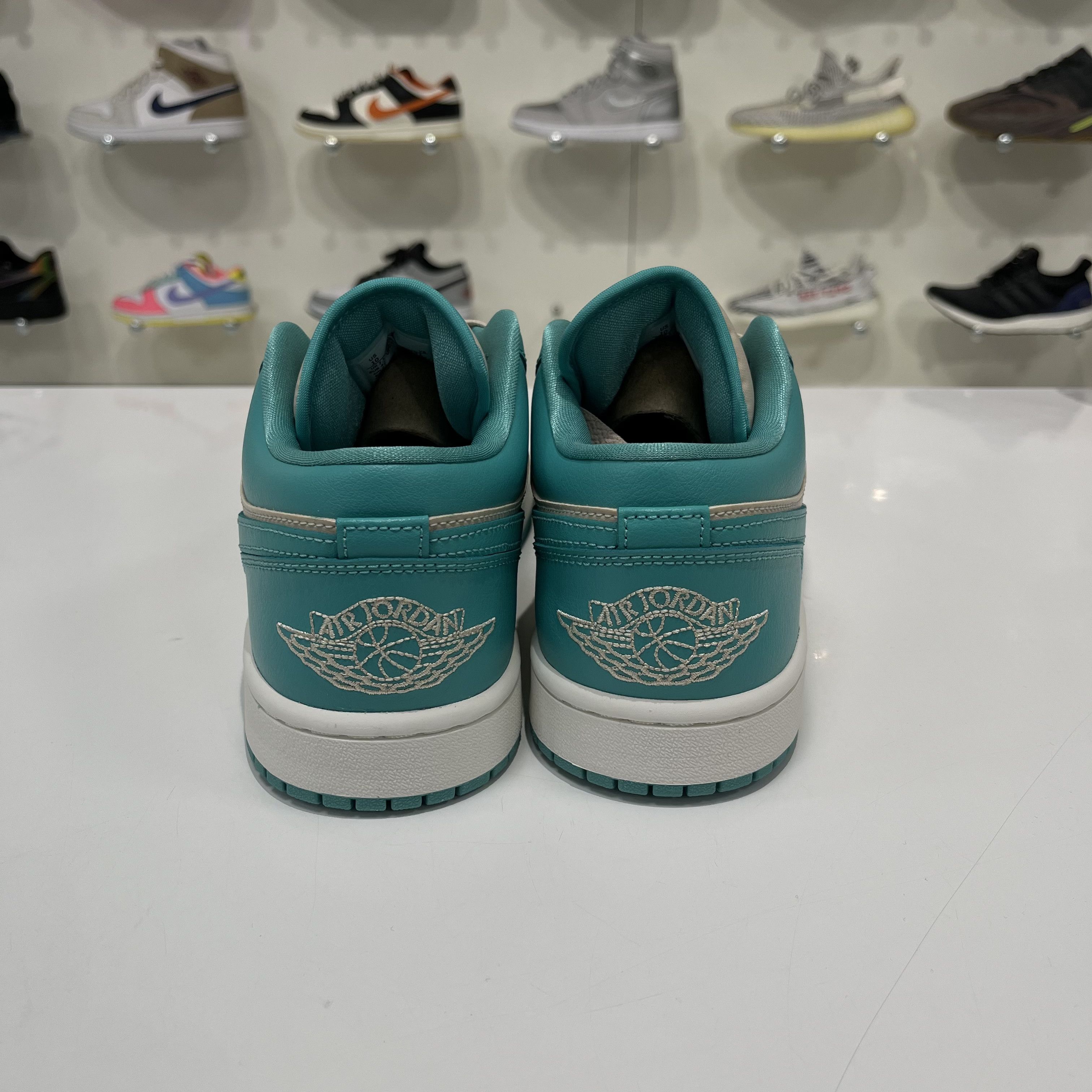 Nike Air Jordan 1 Low Tropical Teal (W) Size US 10 / IT 40 - 3 Thumbnail