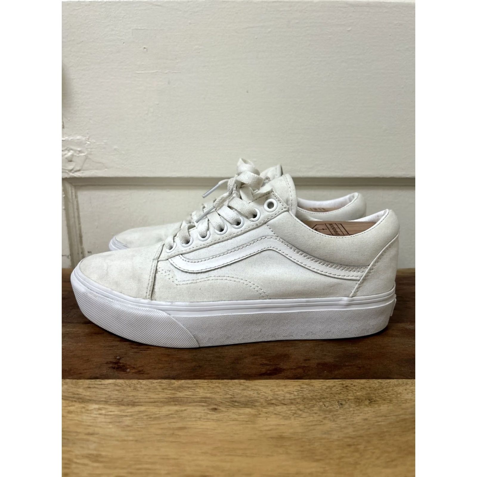 Vans VANS Old Skool Sneaker White Canvas Mens 7 / Womens 8.5 Skateboarding Shoes 721356 Size US 6 / IT 36 - 4 Thumbnail