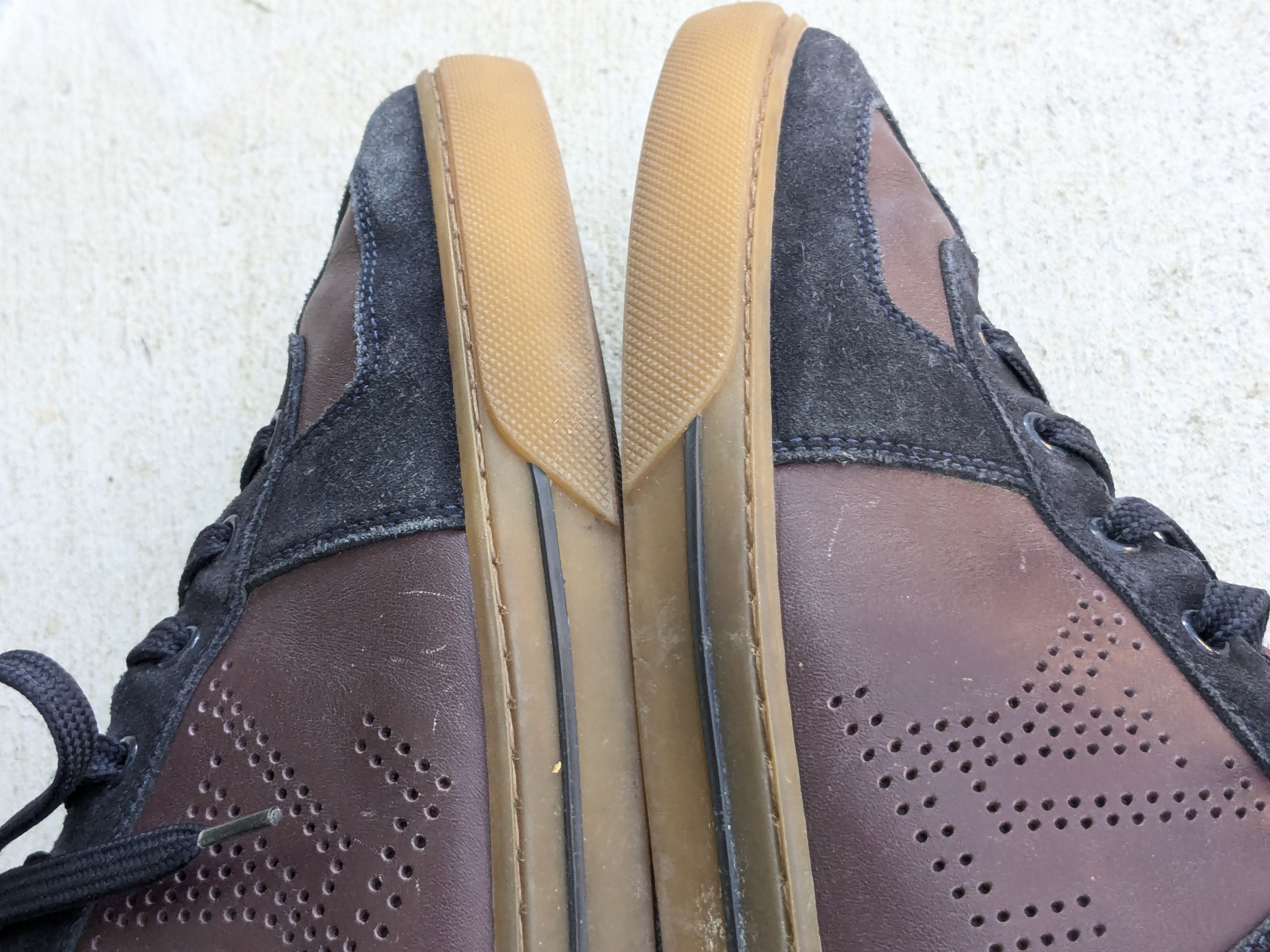 Louis Vuitton Louis Vuitton Sneakers Burgundy Black Suede Leather 9 Size US 9 / EU 42 - 9 Thumbnail