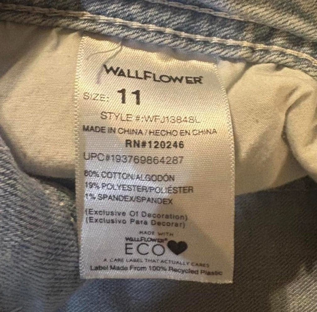 Other stunning Wallflower denim shorts! SIZE 11 Size 32" / US 10 / IT 46 - 6 Thumbnail