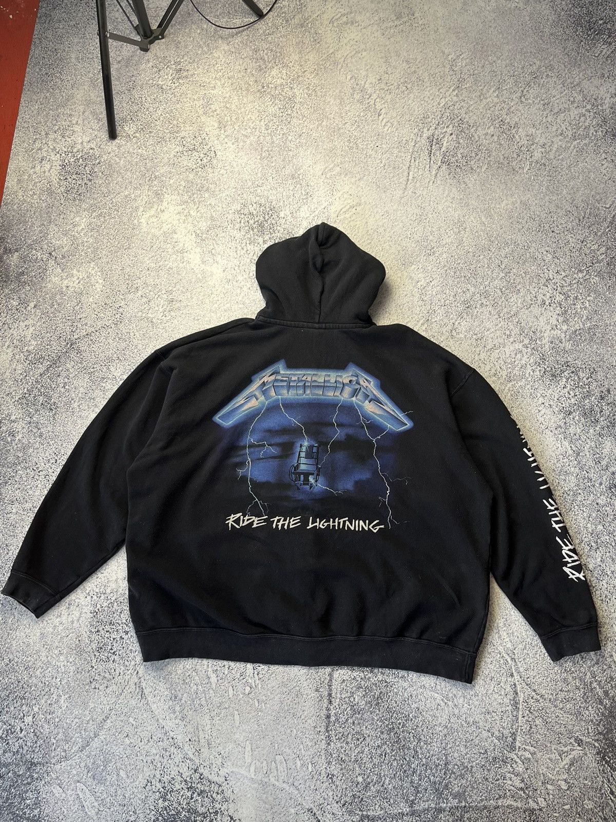 Band Tees Metallica 2017 hoodie RIDE THE LIGHTNING hooded sweatshirt Size US XXL / EU 58 / 5 - 13 Thumbnail