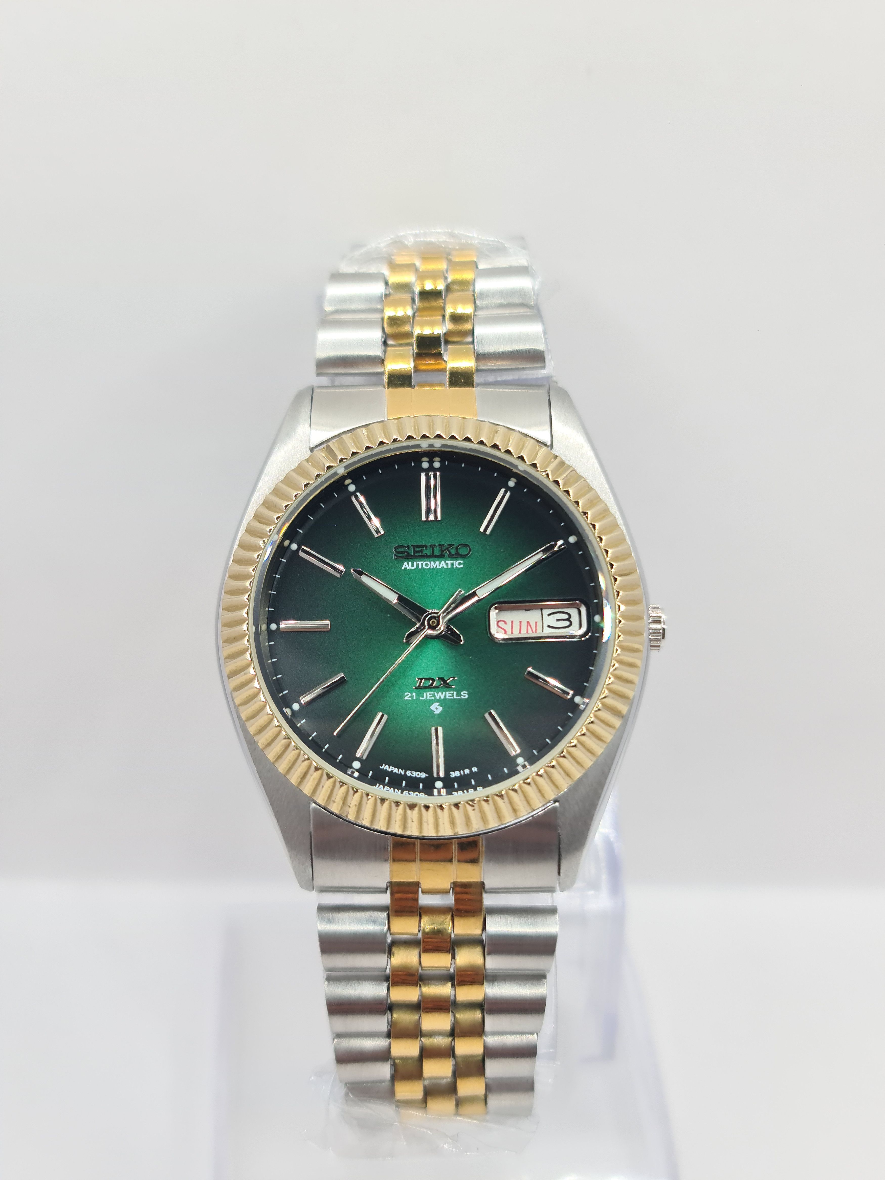 Japanese Brand Seiko DX Automatic Fluted Bazel Day/Date Japan Size 36 - 2 Thumbnail