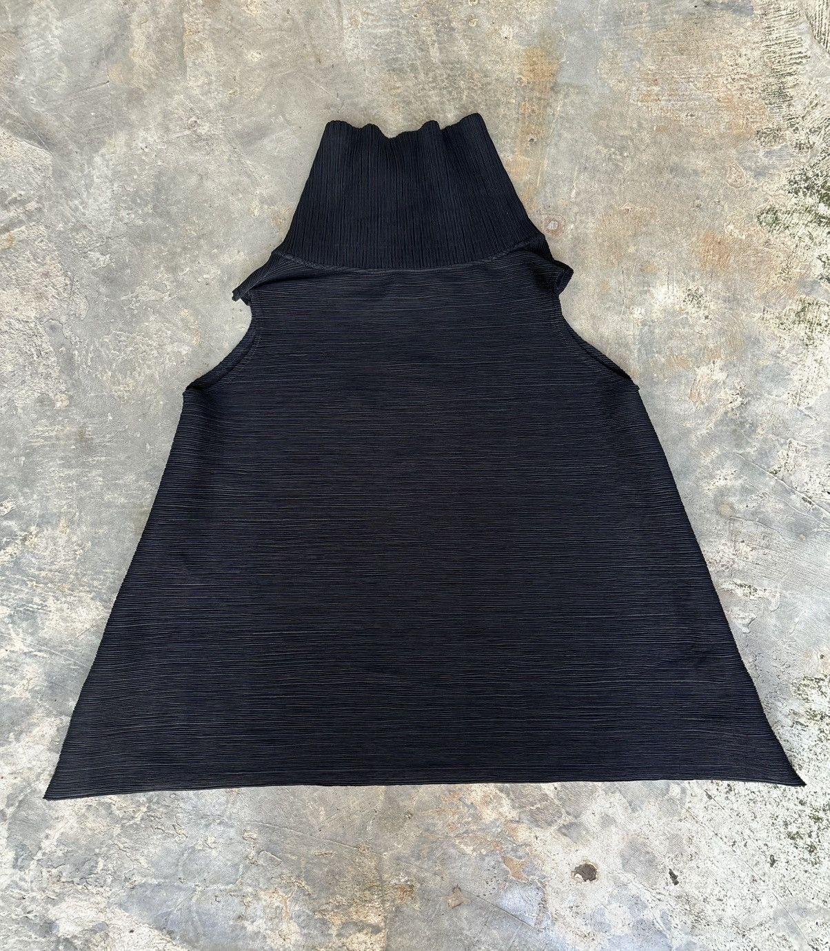 Pleats Please Issey Miyake Koibito misaki Issey Miyake Pleats Style Tank tops Size ONE SIZE - 2 Thumbnail