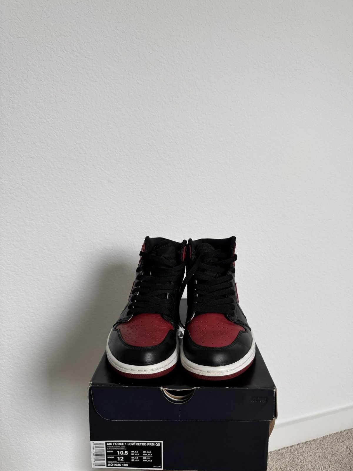 Jordan Brand × Nike Jordan 1 Banned Size US 10.5 / EU 43-44 - 2 Thumbnail