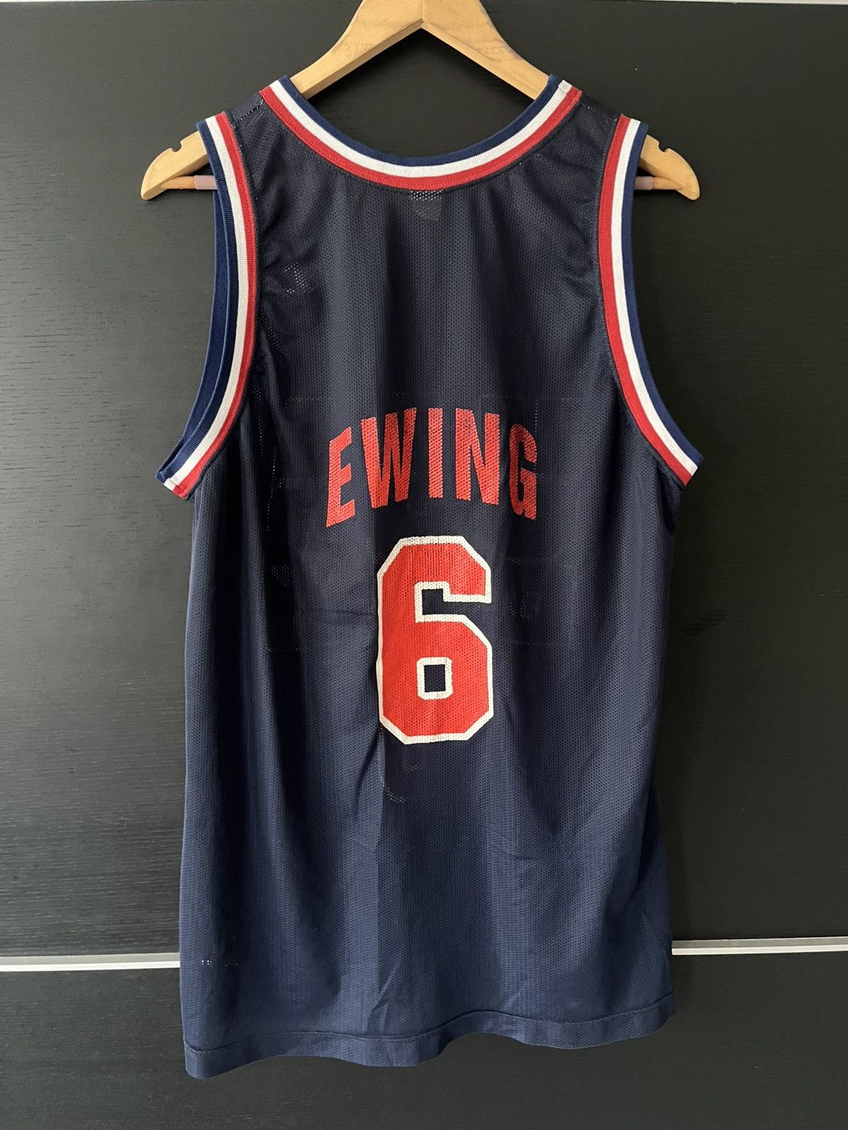 Champion vintage 90’ basketball ewing jersey
