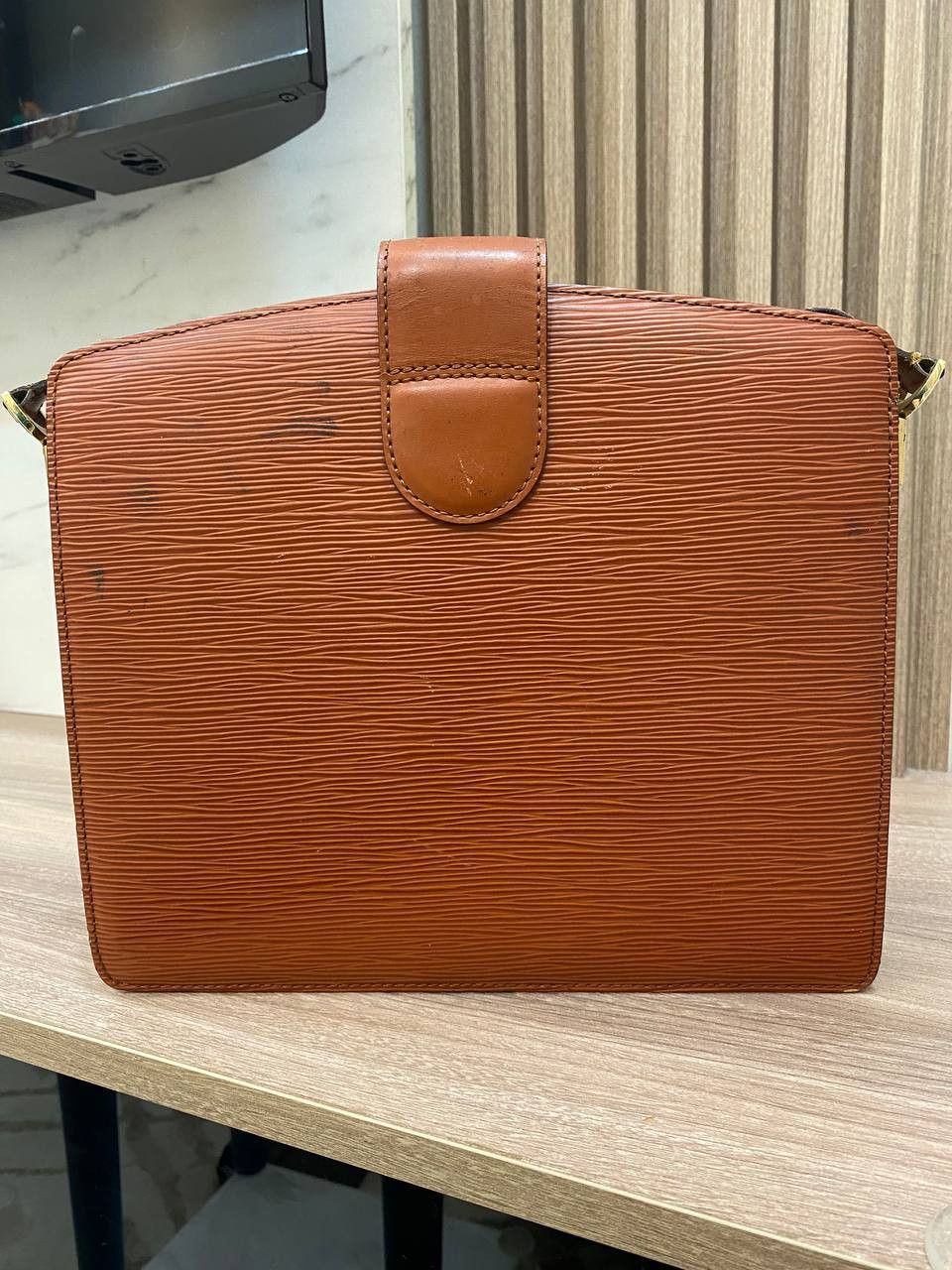 Louis Vuitton Louis Vuitton Epi Leather Capuchin Shoulder Bag Kenyan Brown Size ONE SIZE - 2 Thumbnail