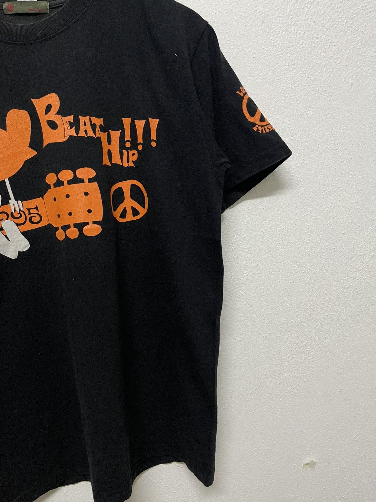 Vintage 90s 291295 HOMME LOVE PEACE TSHIRT RARE Size US M / EU 48-50 / 2 - 4 Thumbnail
