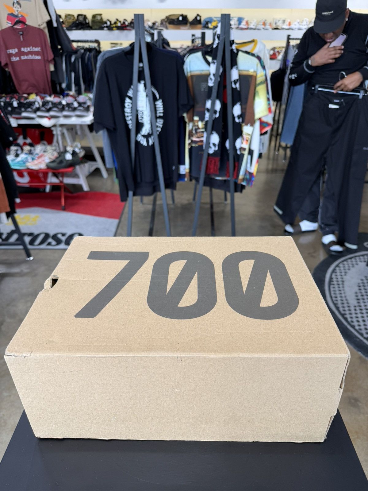 Adidas Adidas Yeezy 700 V3 Arzareth Size 10 (2020) Size US 10 / EU 43 - 14 Thumbnail