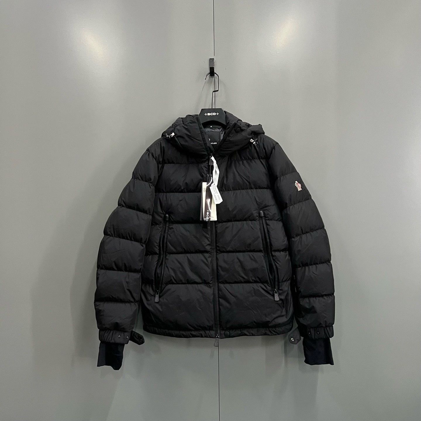 Moncler Moncler Down Printed Black Heavy Coat xxs Men Size US XXS / EU 40 - 1 Thumbnail