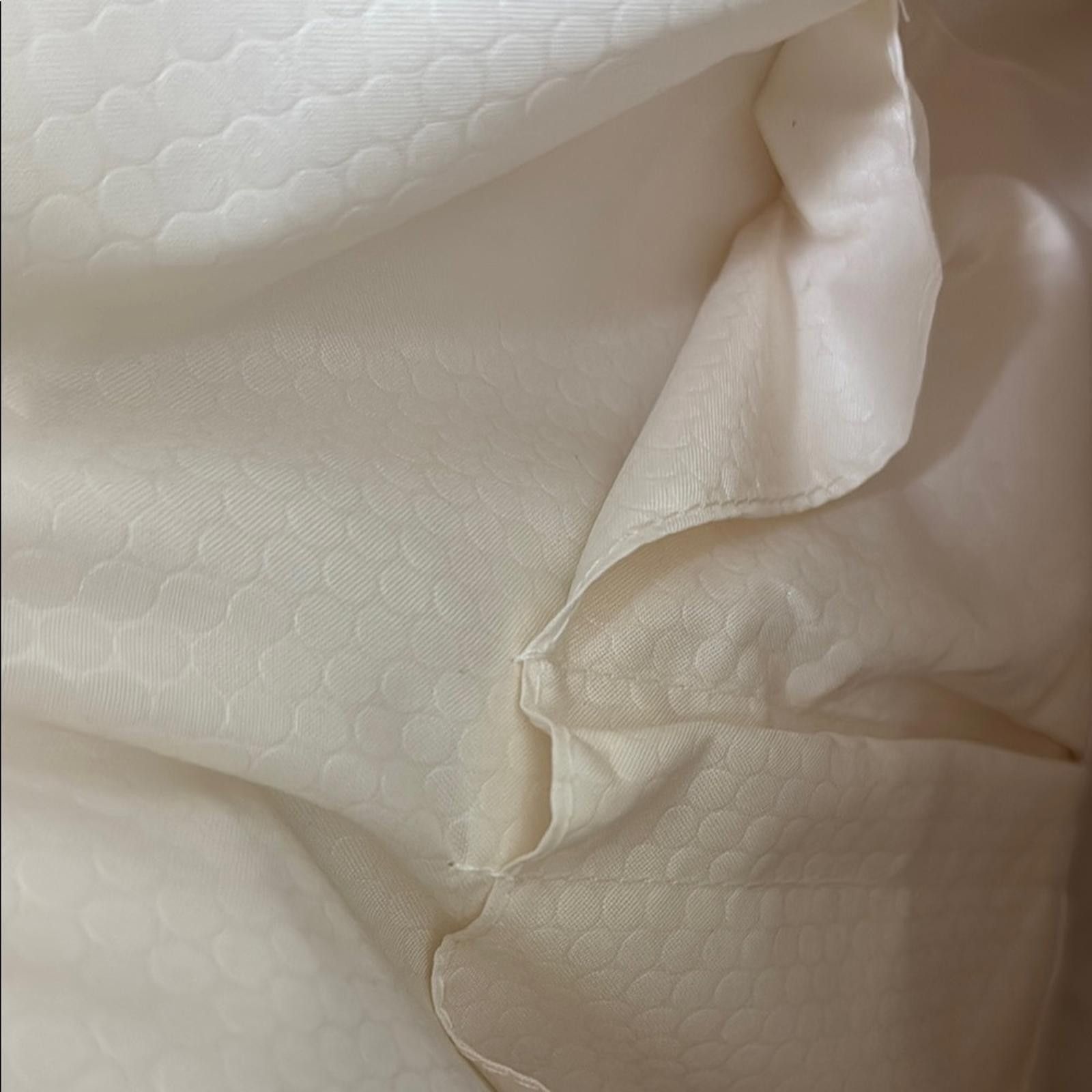 Designer Elegant White Quilted Tote with Gold Hardware Size ONE SIZE - 8 Thumbnail