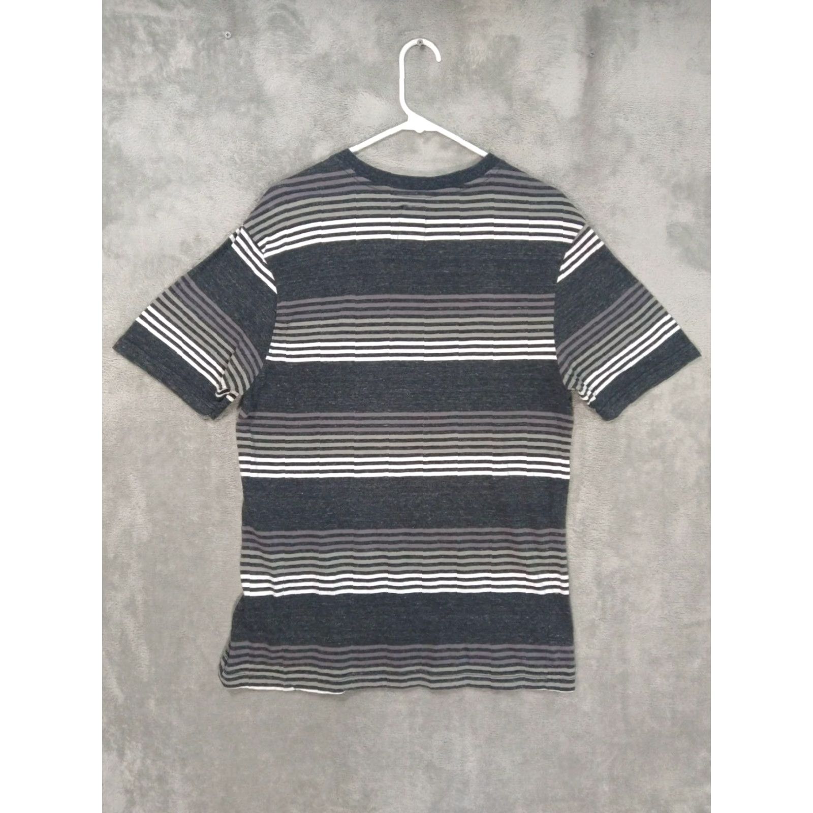 Point Zero VINTAGE POINT ZERO Shirt Mens Large Gray Striped Short Sleeve V Neck Pullover Pocket Y2K Size US L / EU 52-54 / 3 - 2 Thumbnail