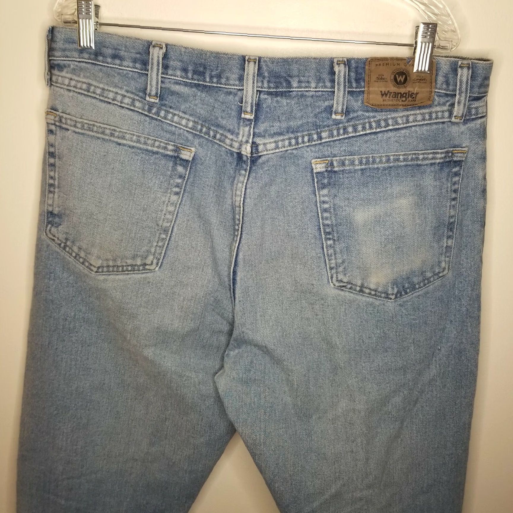 Wrangler Wrangler Jeans Men Relaxed Fit Blue 38x30 Regular Inseam 30 Straight Denim Vintage? (But can't add vintage if not in data) Size US 38 / EU 54 - 6 Thumbnail
