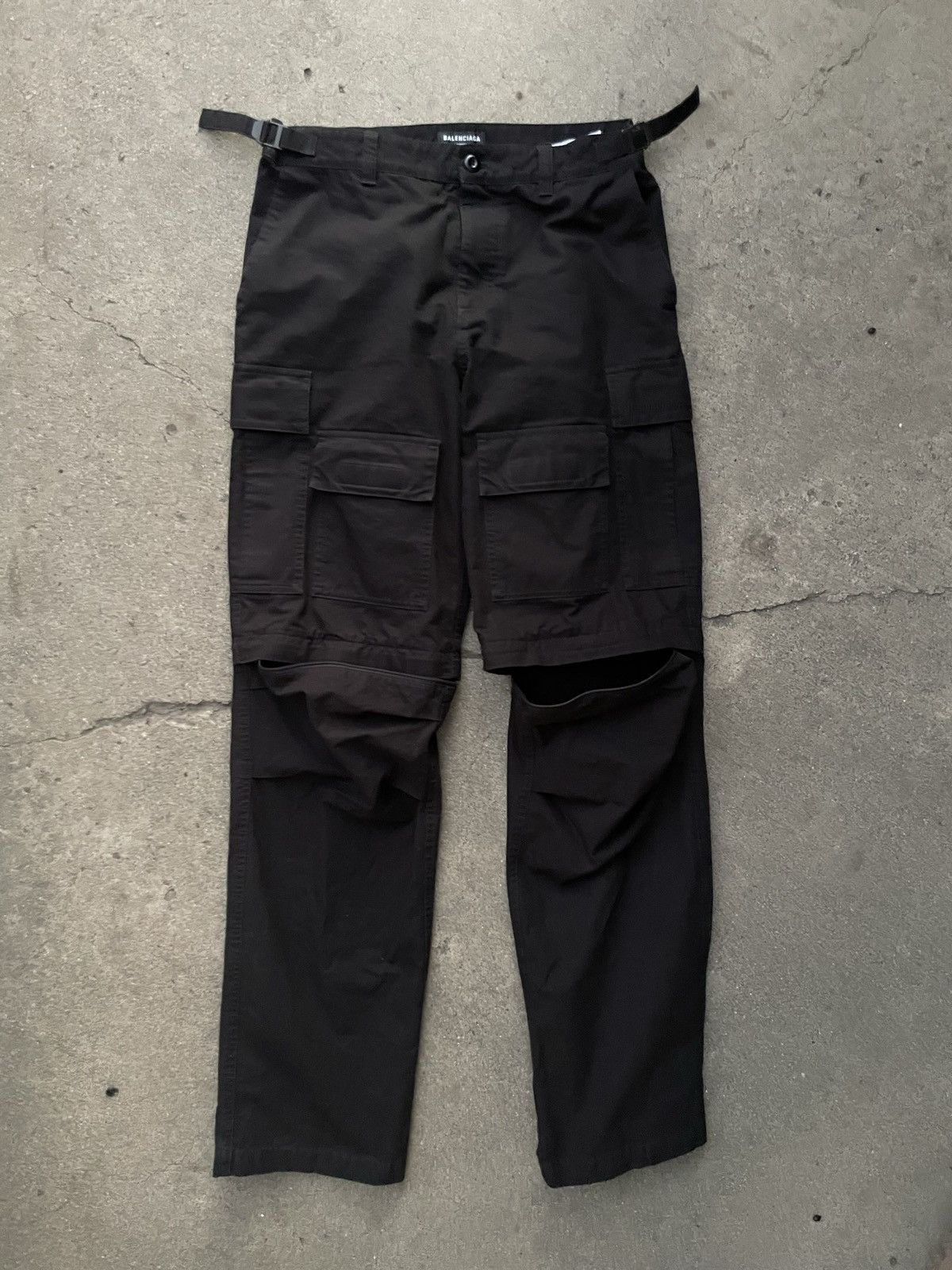 Image of Balenciaga Cotton Ripstop Cargo Pants in Black, Men's (Size 30)