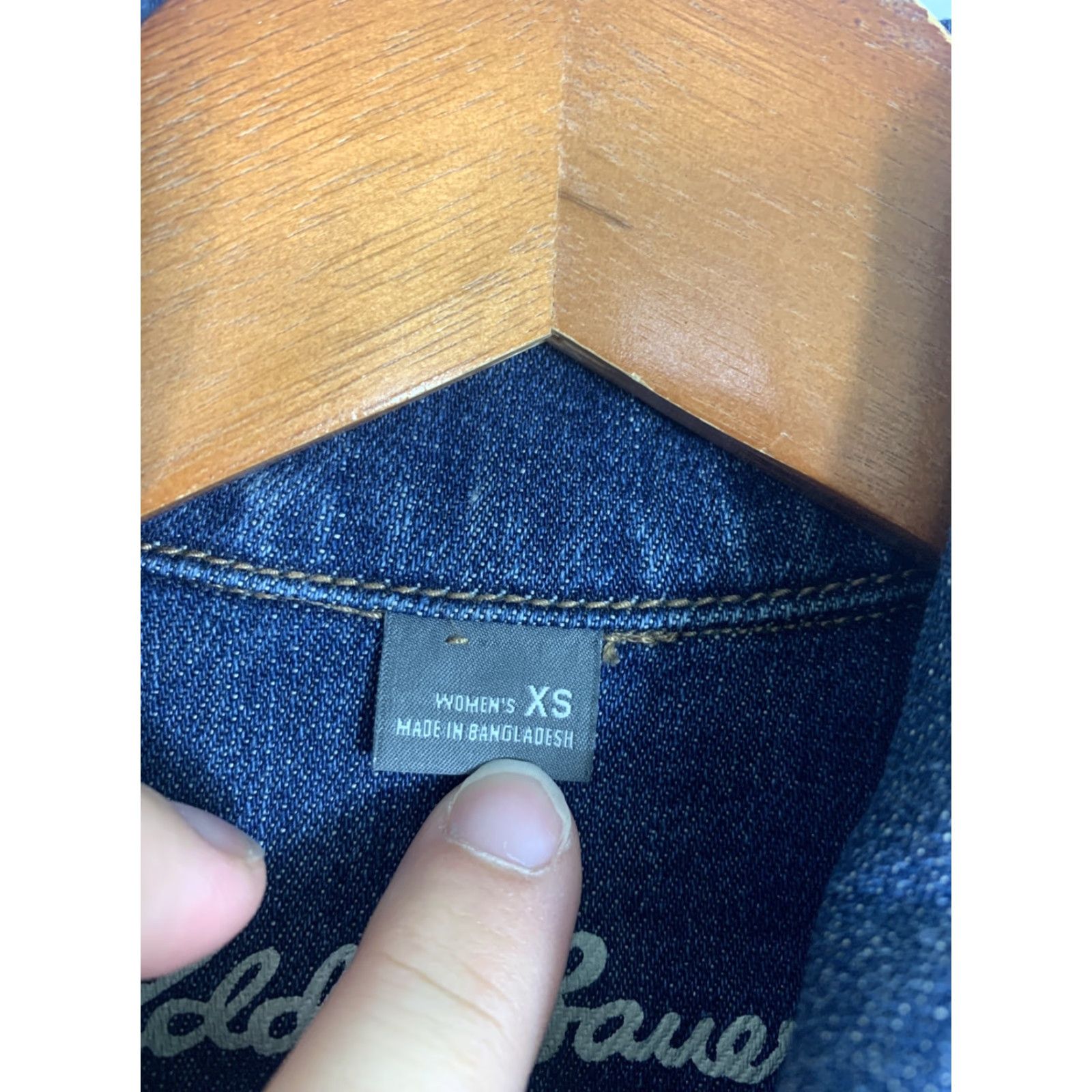 Eddie Bauer VINTAGE Eddie Bauer Button Down Jean Jacket Womens XS Denim Blue Collared Size 26" / US 2 / IT 38 - 7 Thumbnail