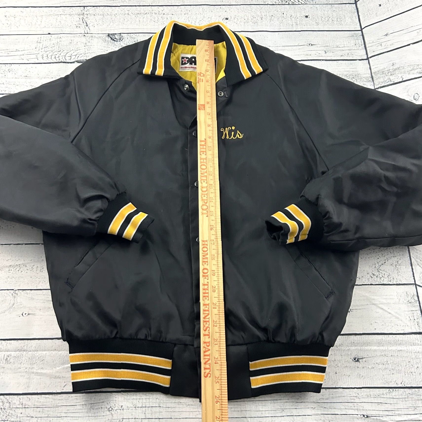 Vintage VINTAGE Don Alleson Holy Cross Snap Button Jacket Men’s Medium Black Yellow Shirt Varsity Jacket Buttons Mens Size US M / EU 48-50 / 2 - 4 Thumbnail