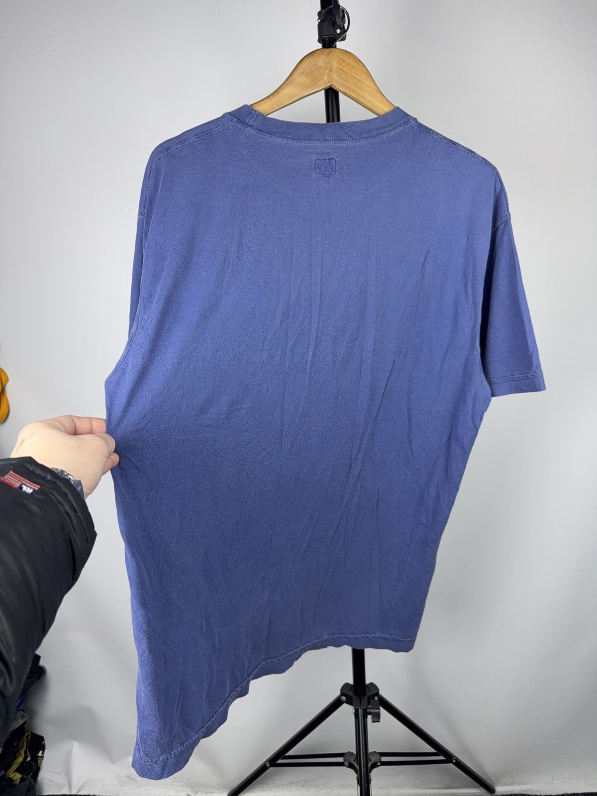 Calvin Klein 00s Vintage Calvin Klein Jeans Minimal Logo Blue T-Shirt L Size US L / EU 52-54 / 3 - 12 Thumbnail