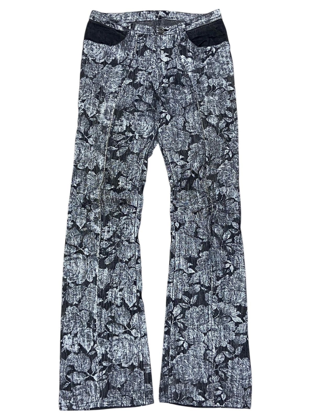 Tornado Mart 00’s 💥 Edge Rupert Flower Jeans Flared Pants Size US 29 - 8 Thumbnail