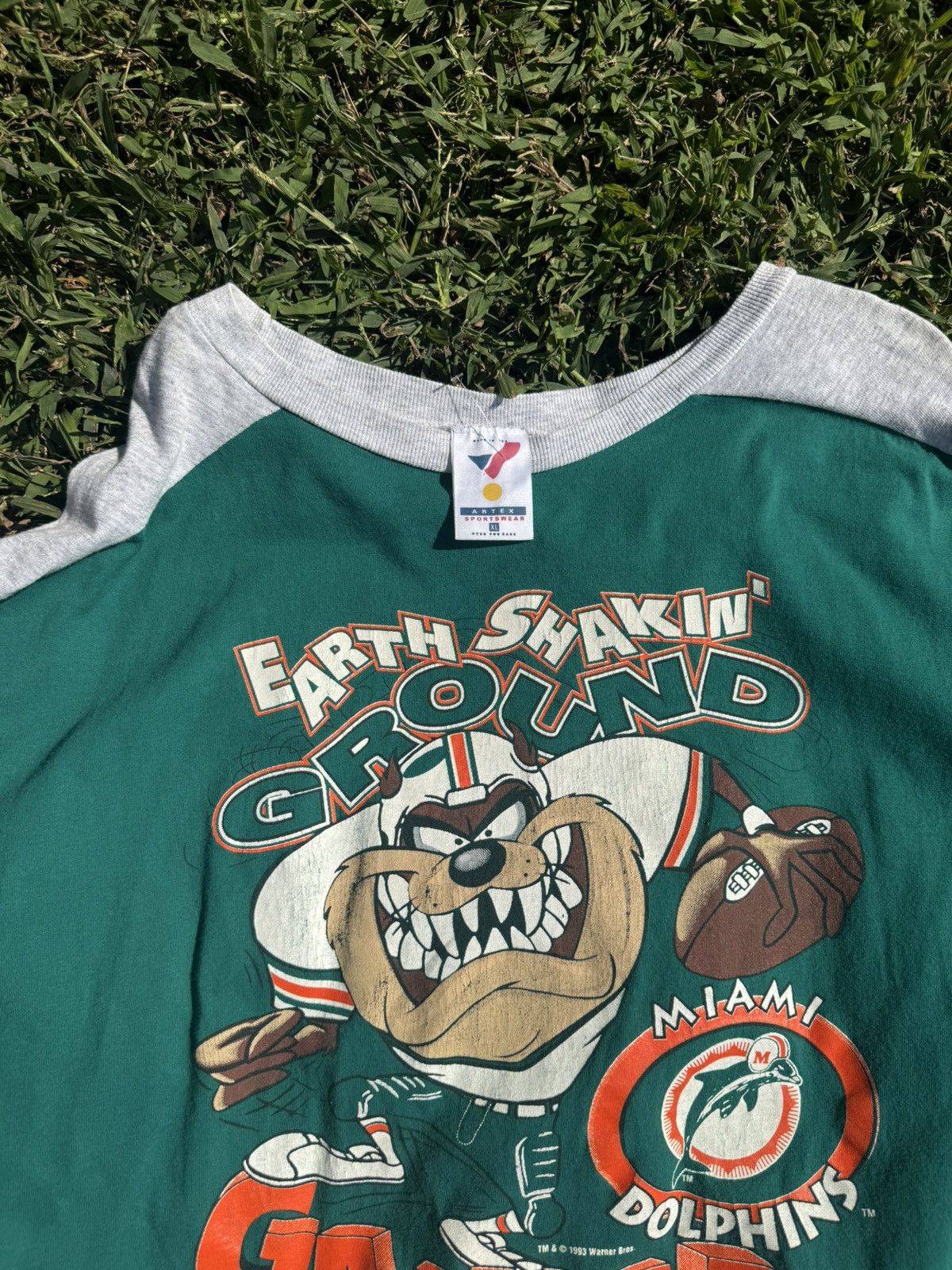 Other Rare vintage 1994 miami dolphins x looney tunes Size US XL / EU 56 / 4 - 3 Thumbnail