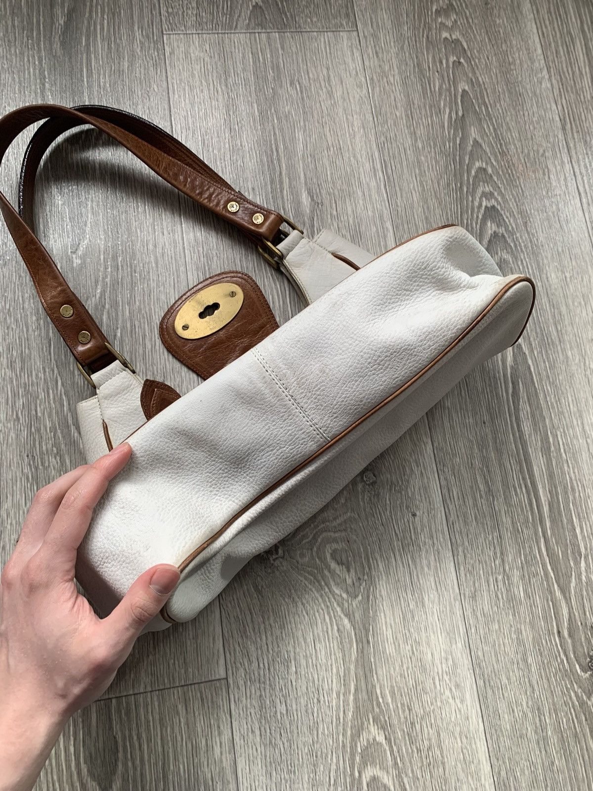 Mulberry Mulberry Vintage White Leather Buckle Handled Bag Luxury Size ONE SIZE - 11 Thumbnail