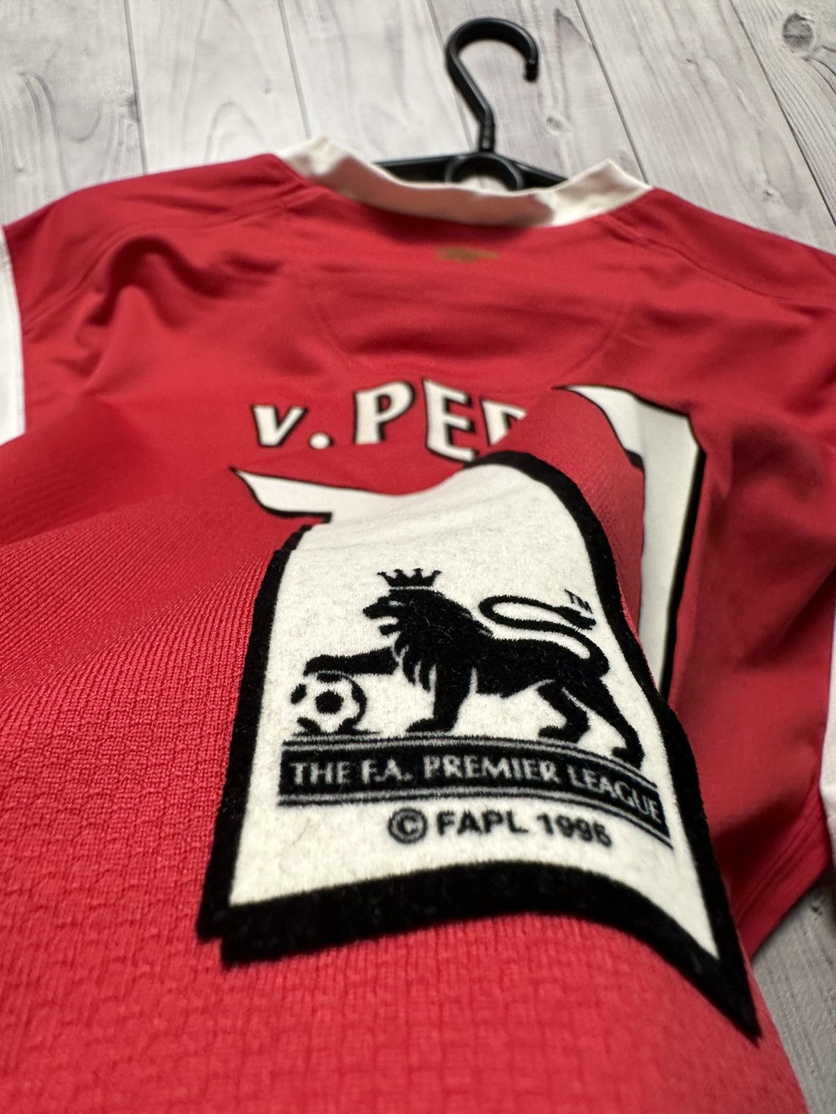 Nike × Vintage Vintage Nike Arsenal soccer jersey 11 Van Persie size M Size US M / EU 48-50 / 2 - 6 Thumbnail